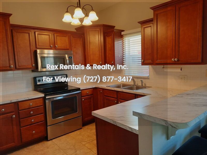 Gorgeous 3/2/1car garage Privacy yard property image