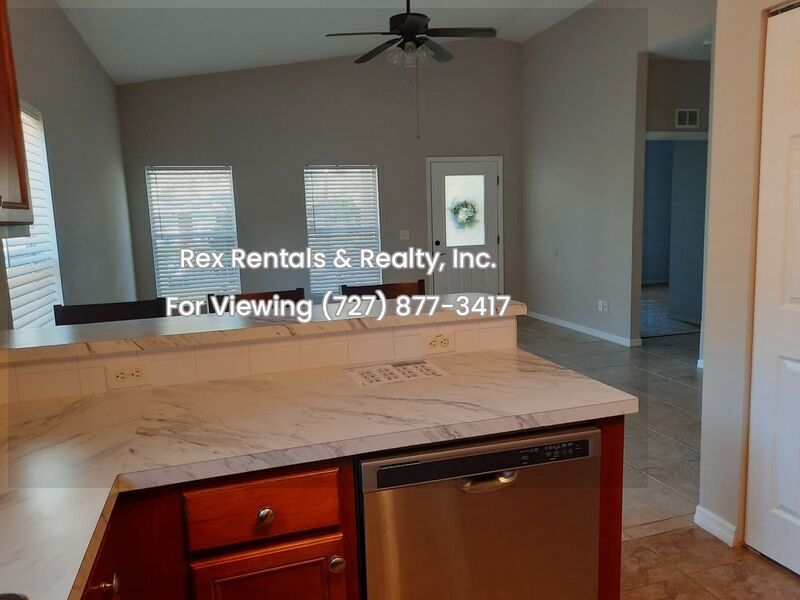 Gorgeous 3/2/1car garage Privacy yard property image