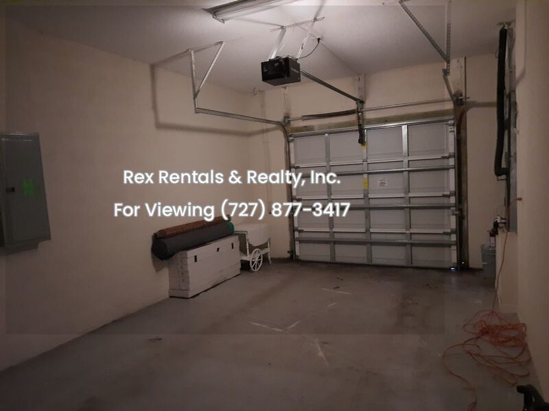 Gorgeous 3/2/1car garage Privacy yard property image