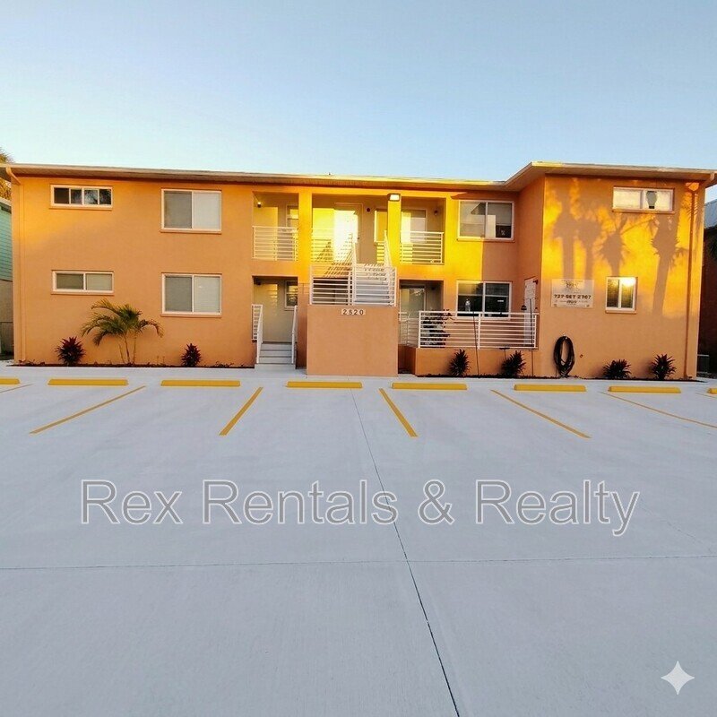 Downtown Gulfport, never flooded, earn a free month's rent property image