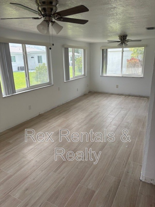 House (condo) for Rent in Beautiful Mainlands 55+ Community property image