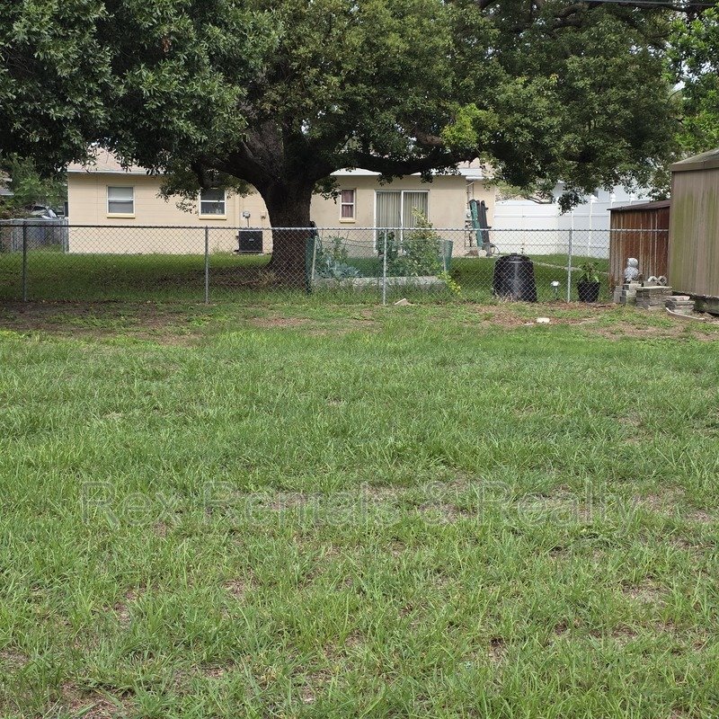 Charming 2BR/1BA with full garage Great St. Pete Location property image