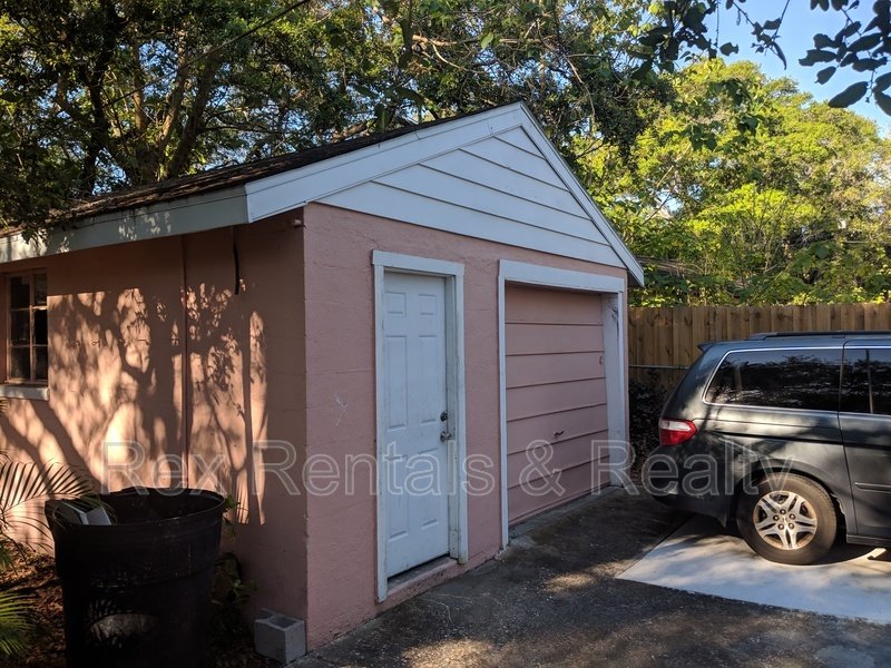 Real Hardwood Floors Frame this 2 br / 1ba property image